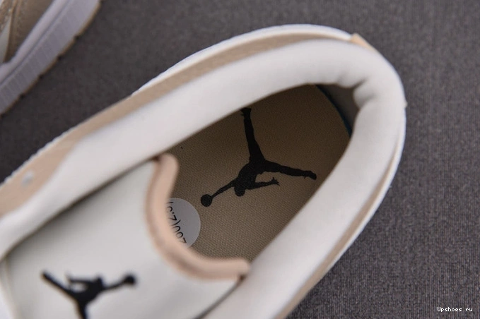 Red Jordan University 1 Sail FB7168-121 Low SE Rattan 1212